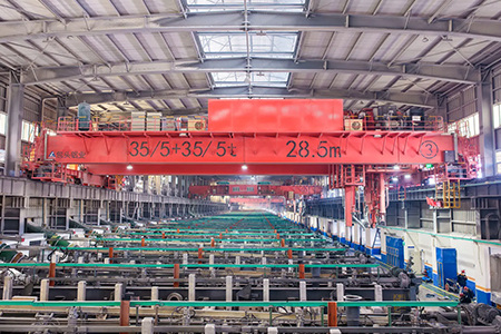 A Multifunctional Suction Bridge Crane Custom-Engineered by Henan Mine crane & Aluminum